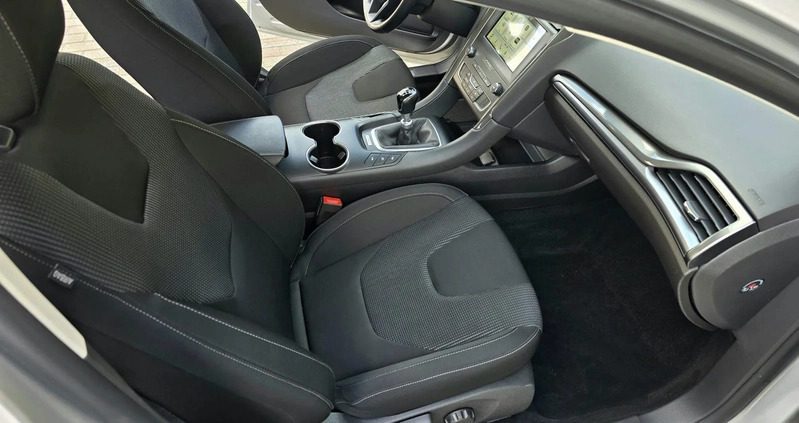 Ford Mondeo cena 59900 przebieg: 200200, rok produkcji 2019 z Iława małe 379